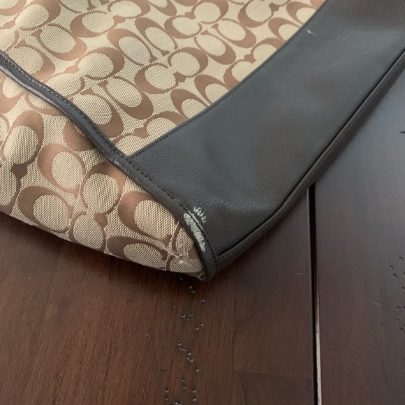 Coach Handbag. - Picture 9 of 9